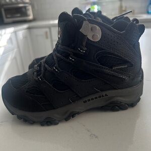 Boys Merrell Moab 3 Mid Waterproof Boot size 10.5W